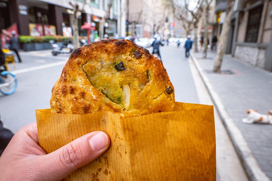 Street food: The Best Scallion Pancakes (Cong You Bing 葱油饼) in Shanghai. Photo by Rachel Gouk @ Nomfluence.