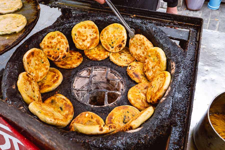 Street food: The Best Scallion Pancakes (Cong You Bing 葱油饼) in Shanghai. Photo by Rachel Gouk @ Nomfluence.