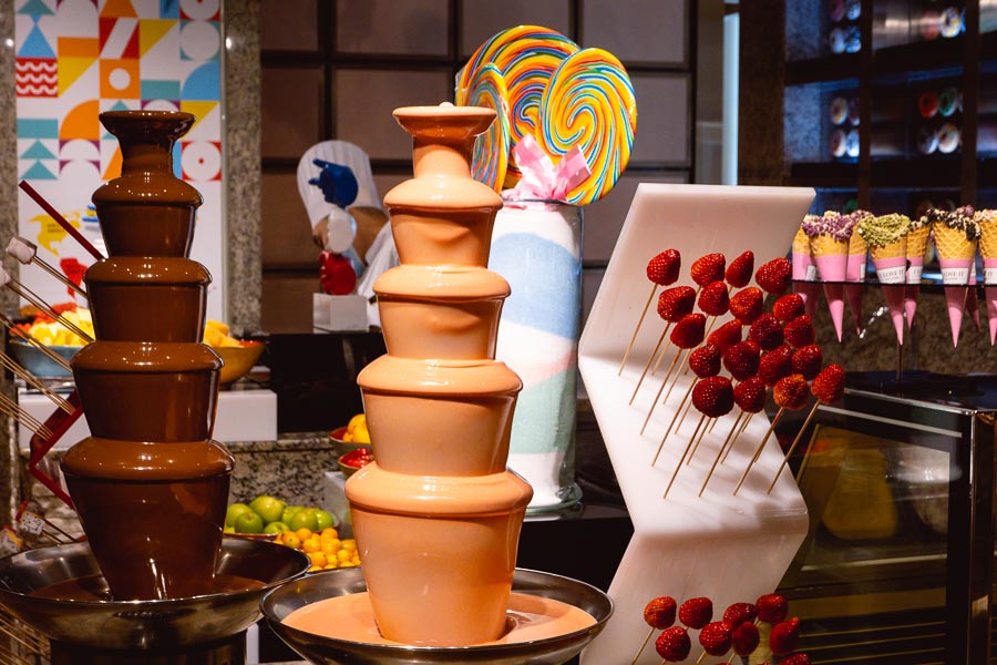 One of the biggest brunch buffets in Shanghai at YICAFE, Pudong Shangri-La, Shanghai. Photo by Rachel Gouk @ Nomfluence.