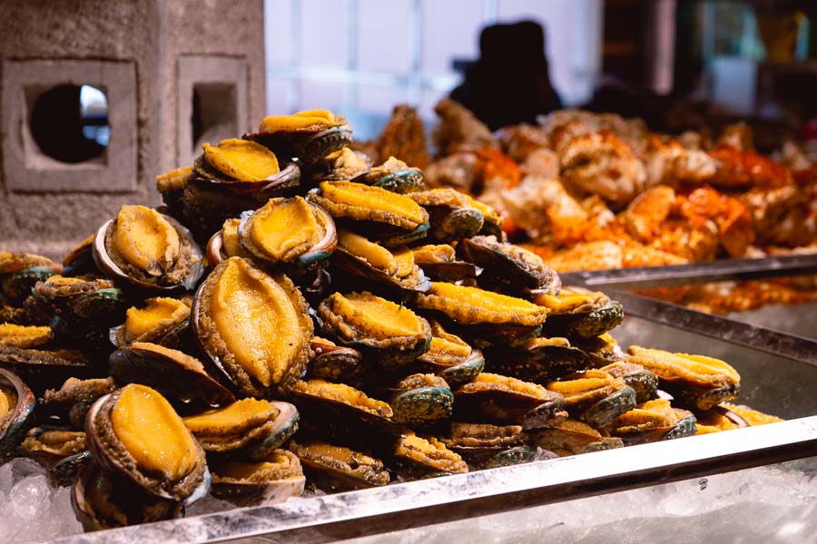 One of the biggest brunch buffets in Shanghai at YICAFE, Pudong Shangri-La, Shanghai. Photo by Rachel Gouk @ Nomfluence.