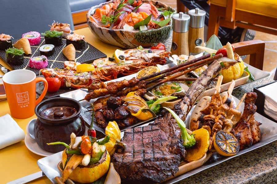 One of the biggest brunch buffets in Shanghai at YICAFE, Pudong Shangri-La, Shanghai. Photo by Rachel Gouk @ Nomfluence.