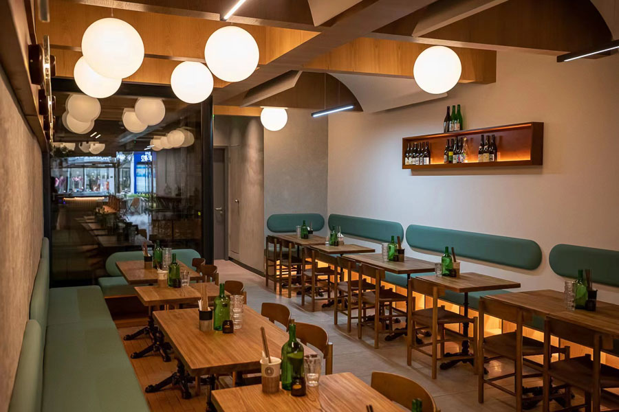 Pur'aisin is a natural wine bar in Shanghai that serves Yunnan food