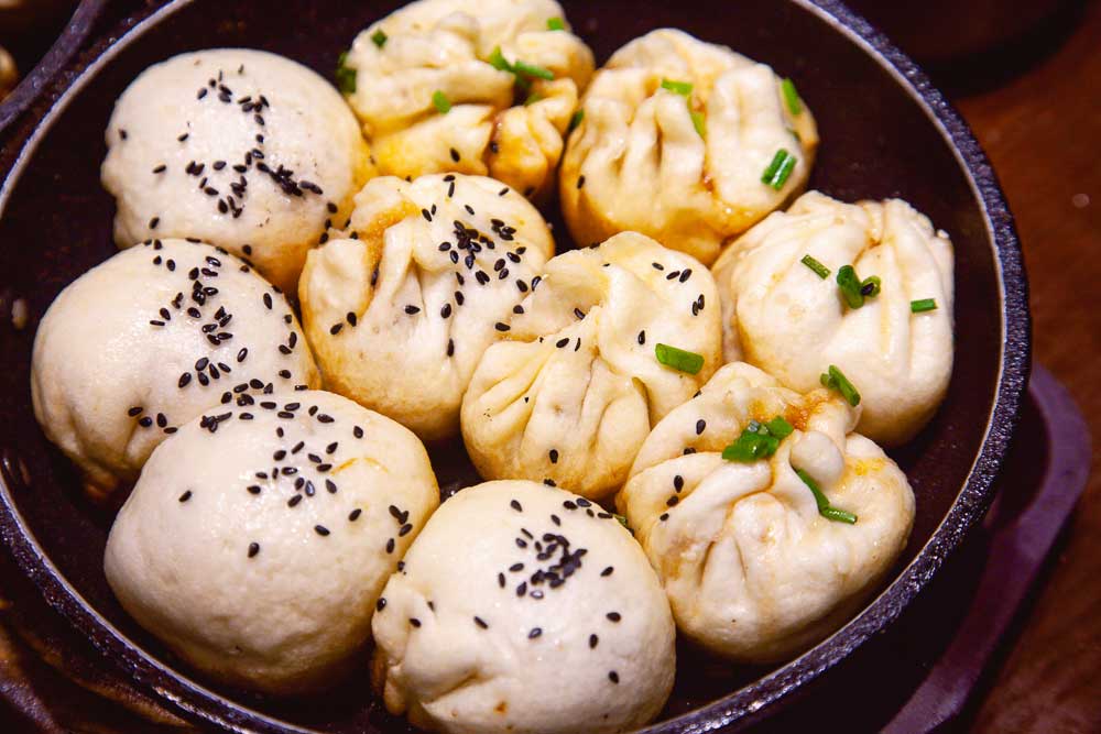 The best Chinese snack foods in Shanghai: Where to eat Shengjian Bao. Photo by Rachel Gouk @ Nomfluence.