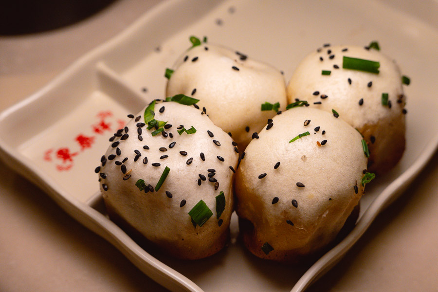 The best Chinese snack foods in Shanghai: Where to eat Shengjian Bao. Photo by Rachel Gouk @ Nomfluence.