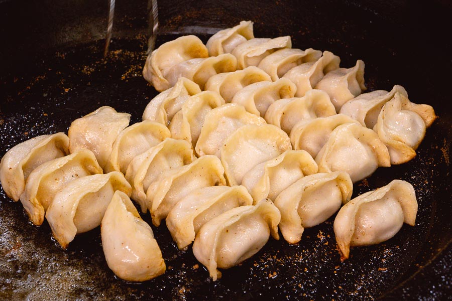 The best Chinese snack foods in Shanghai: Where to eat Guotie aka potstickers. Photo by Rachel Gouk @ Nomfluence.