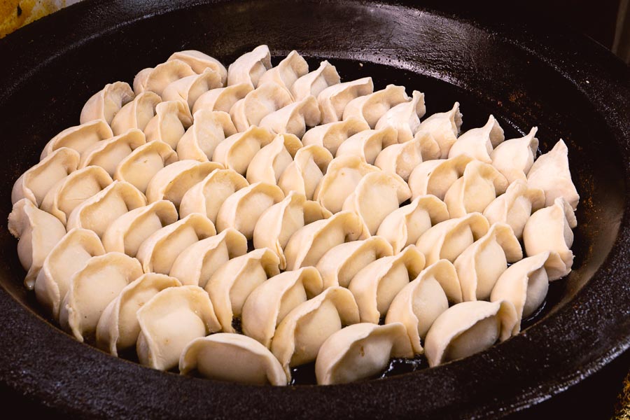 The best Chinese snack foods in Shanghai: Where to eat Guotie and Shengjian Bao. Photo by Rachel Gouk @ Nomfluence.