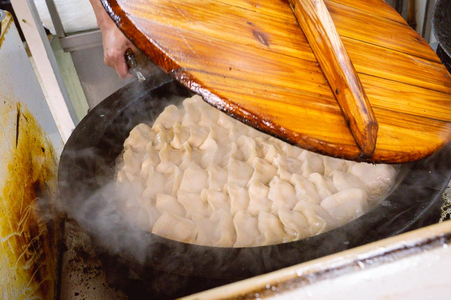 The best Chinese snack foods in Shanghai: Where to eat Guotie and Shengjian Bao. Photo by Rachel Gouk @ Nomfluence.
