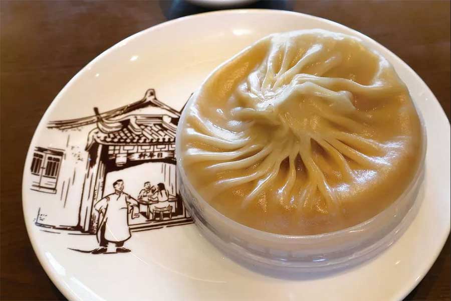 Eat the best xiao long bao in Shanghai at these restaurants. Nanxiang Mantou Dian. Photo by Rachel Gouk @ Nomfluence