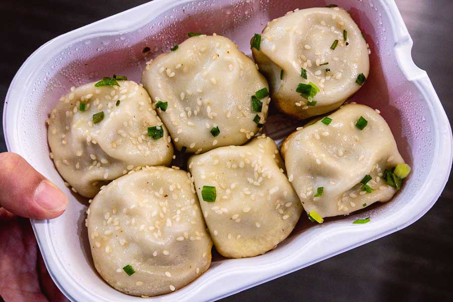 The best Chinese snack foods in Shanghai: Where to eat Shengjian Bao. Photo by Rachel Gouk @ Nomfluence.