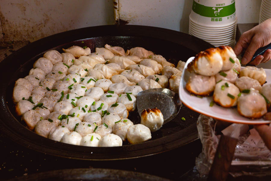 The best Chinese snack foods in Shanghai: Where to eat Guotie aka potstickers. Photo by Rachel Gouk @ Nomfluence.