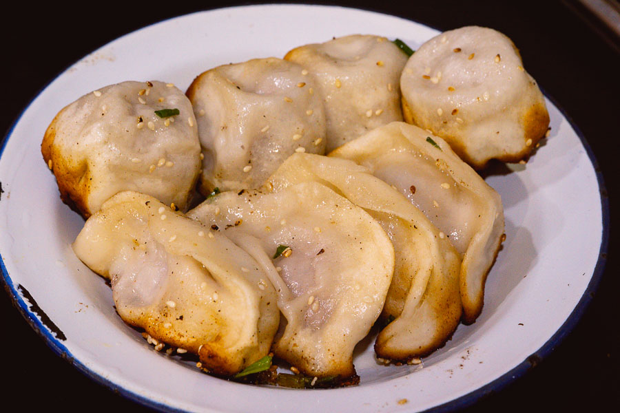 The best Chinese snack foods in Shanghai: Where to eat Guotie aka potstickers. Photo by Rachel Gouk @ Nomfluence.