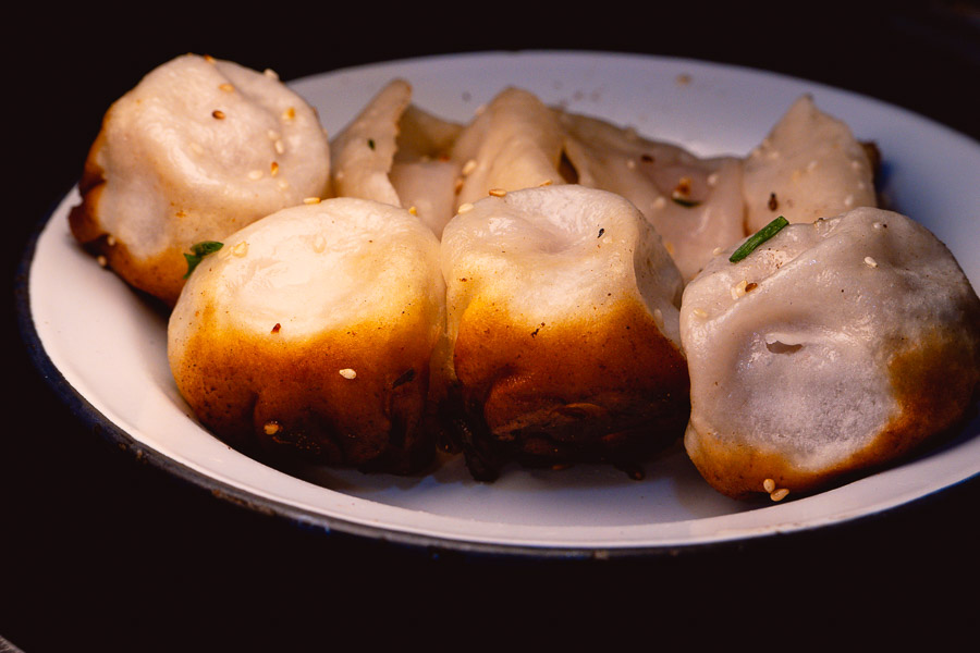The best Chinese snack foods in Shanghai: Where to eat Guotie aka potstickers. Photo by Rachel Gouk @ Nomfluence.