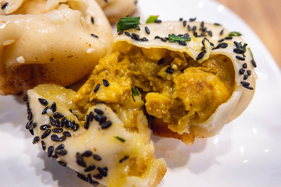 The best Chinese snack foods in Shanghai: Where to eat Shengjian Bao. Photo by Rachel Gouk @ Nomfluence.