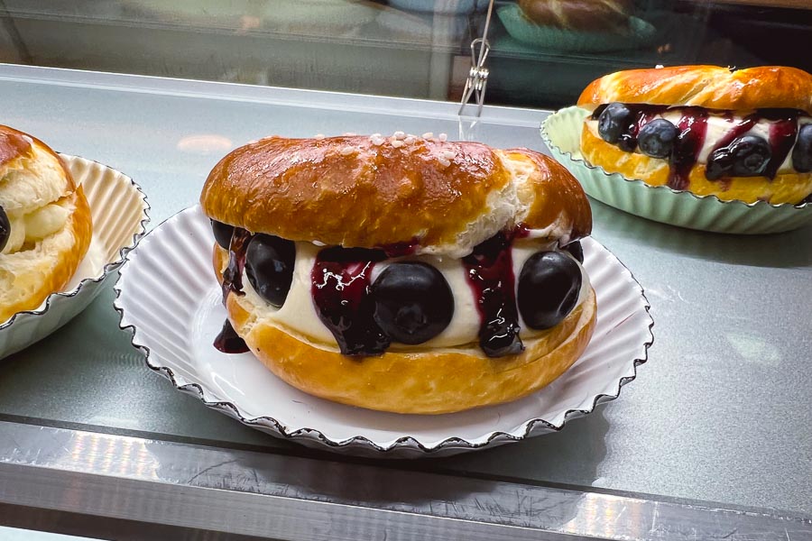 New York Bagelous Museum is one of many in the new bagel craze sweeping Shanghai. Photo by Rachel Gouk @ Nomfluence.
