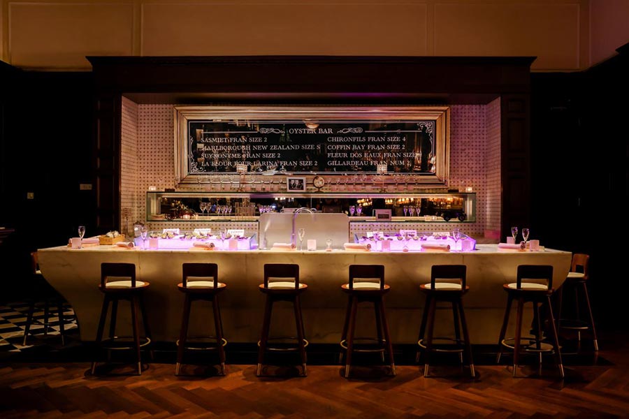 Waldorf Astoria Shanghai launched Pink Oyster, an 8-seater oyster degustation within the historical Long Bar on the Bund.
