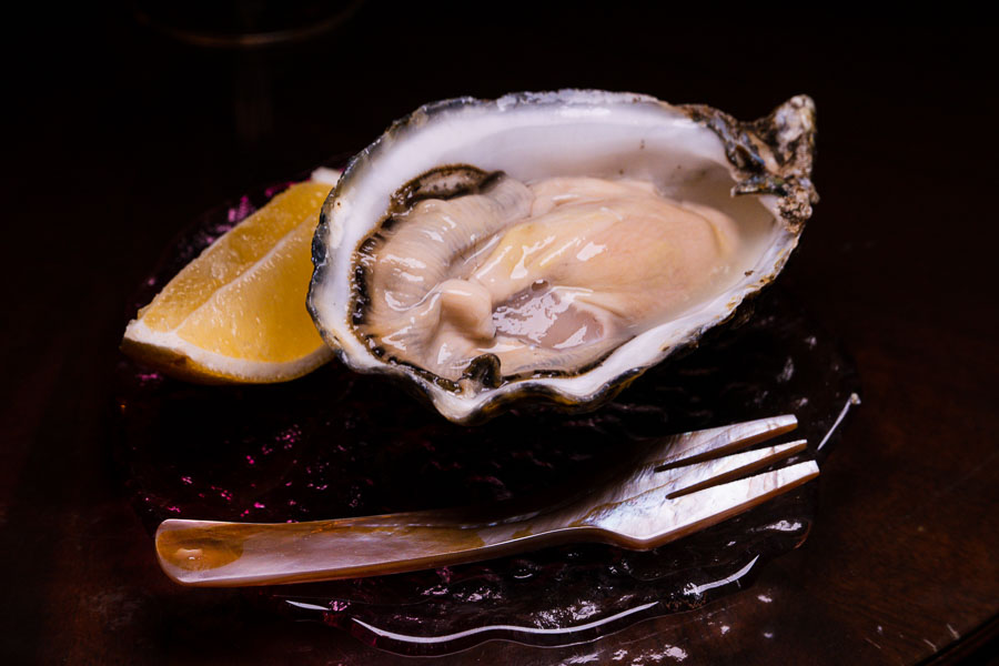 The Waldorf Astoria Shanghai launches PINK OYSTER, an oyster degustation at an 8-seater bar on the Bund. Photo by Rachel Gouk @ Nomfluence.