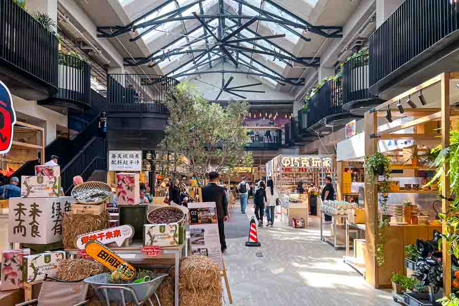 Foodie Social at Hong Shou Fang (鸿寿坊), a dining destination and commercial hub that boasts more than 60 restaurants, bars, and cafes, located in Putuo district, Shanghai. Photo by Rachel Gouk @ Nomfluence
