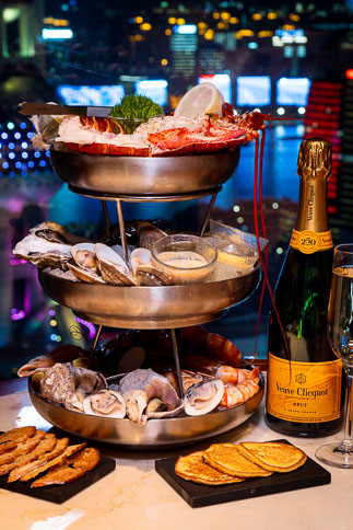 Christmas at Pudong Shangri-La, Shanghai. Photo by Rachel Gouk @ Nomfluence