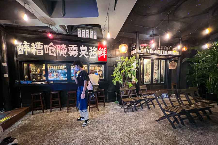 San Bai Bei is a Ningbo restaurant and late-night drinking spot in Jing'an, Shanghai. Photo by Rachel Gouk @ Nomfluence