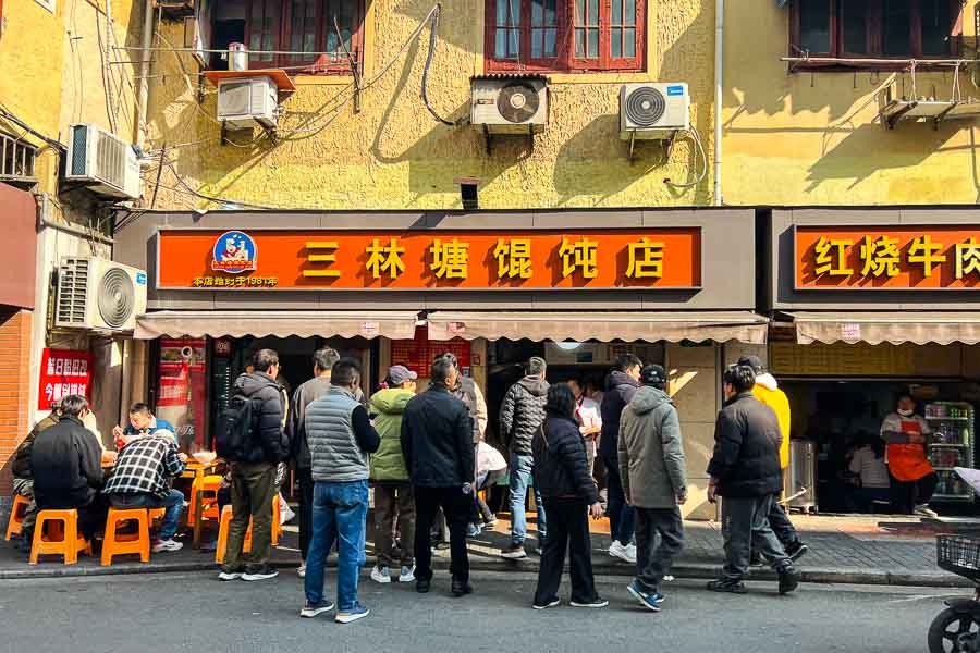 San Lin Tang 三林塘, a 40-year-old noodle and dumpling shop in Shanghai, Huangpu. Photo by Rachel Gouk @ Nomfluence.