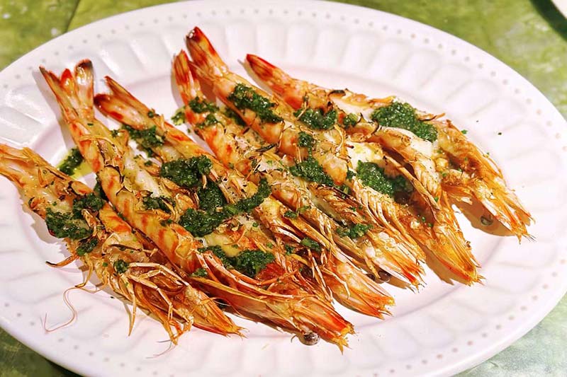 Cilan Shanghai is a contemporary Chinese restaurant serving West China cuisine.