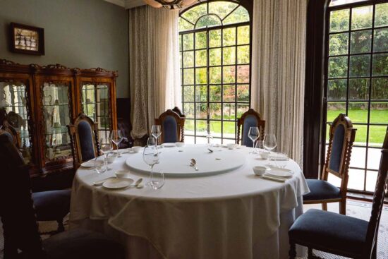 Fu 1015 is a Michelin one-star Shanghainese restaurant in Shanghai.
