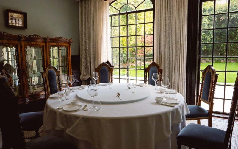 Fu 1015 is a Michelin one-star Shanghainese restaurant in Shanghai.