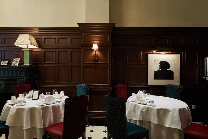 Le Patio La Famille is a Chinese restaurant that specializes in Hangzhou cuisine, located near The Bund, Shanghai