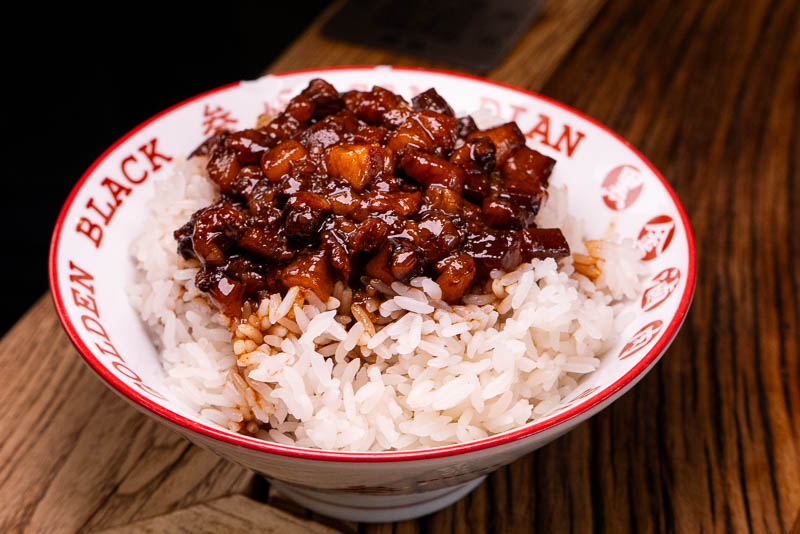 Sandian (叁店) is a casual Taiwanese restaurant in Shanghai serving up luroufan, braised pork belly rice.