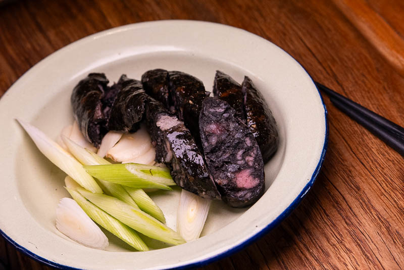 Sandian (叁店) is a casual Taiwanese restaurant in Shanghai serving up luroufan, braised pork belly rice.