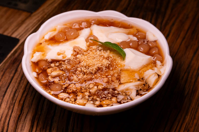 Sandian (叁店) is a casual Taiwanese restaurant in Shanghai serving up luroufan, braised pork belly rice.